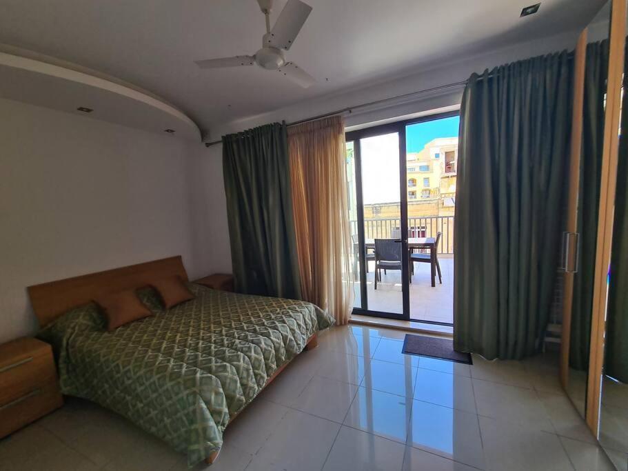 2 Bedroom Seafront Duplex Penthouse In The Heart Of Spinola Bay San Ġiljan Kültér fotó