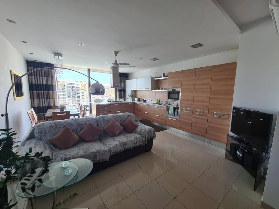 2 Bedroom Seafront Duplex Penthouse In The Heart Of Spinola Bay San Ġiljan Kültér fotó
