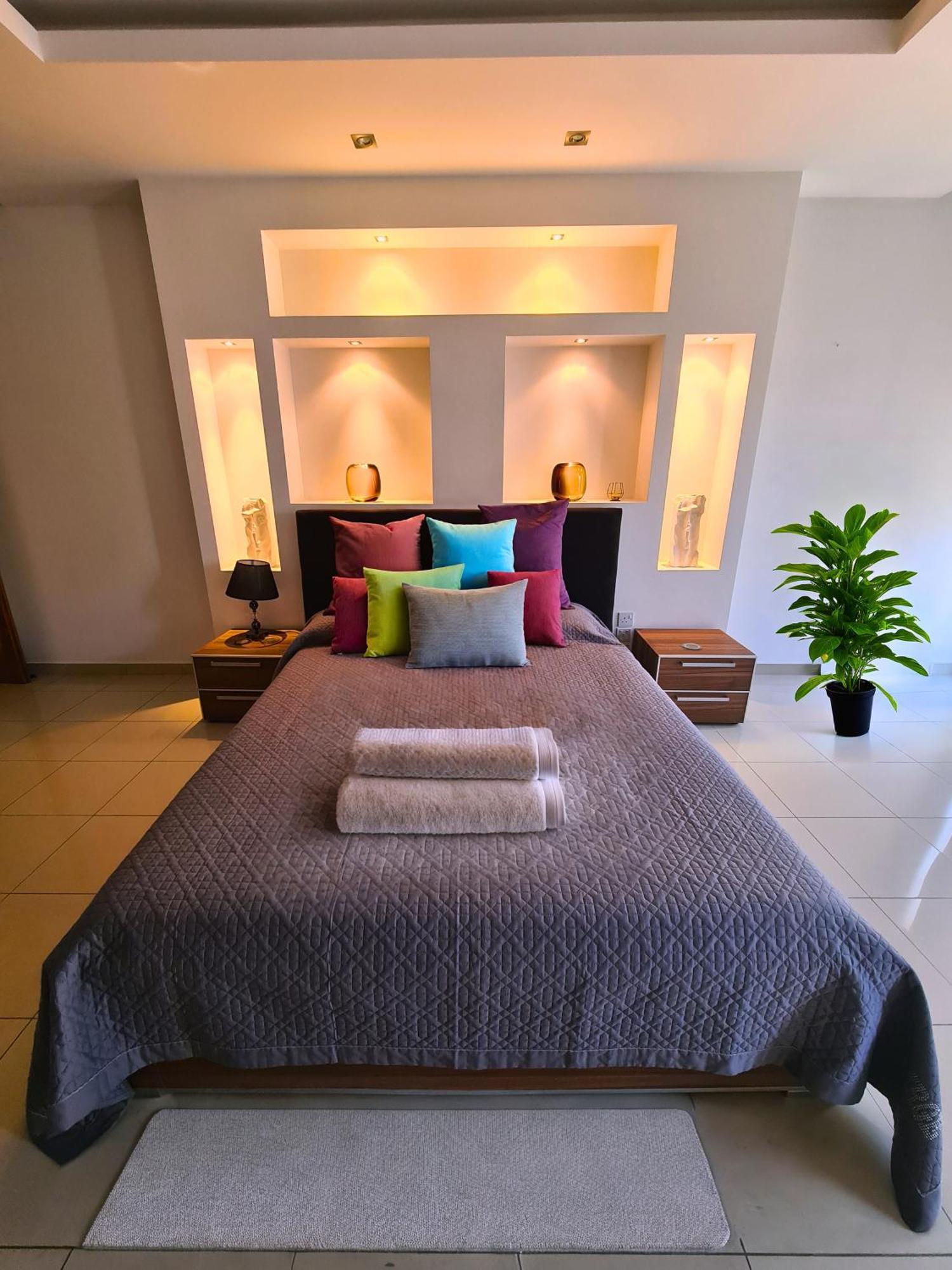 2 Bedroom Seafront Duplex Penthouse In The Heart Of Spinola Bay San Ġiljan Kültér fotó