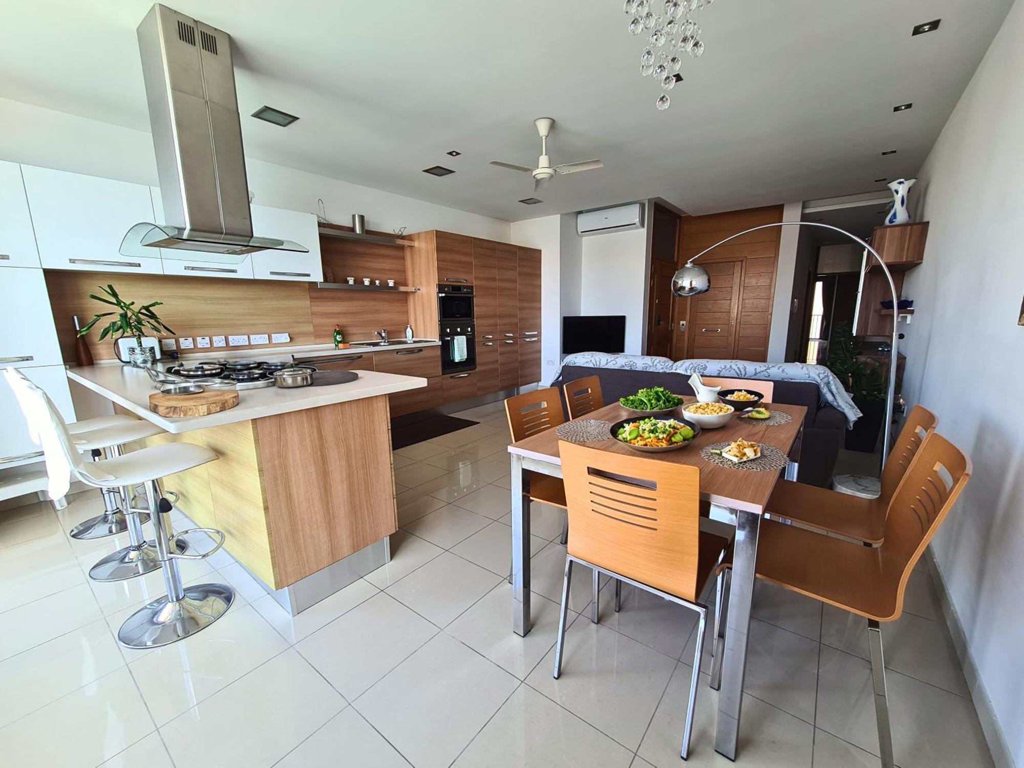 2 Bedroom Seafront Duplex Penthouse In The Heart Of Spinola Bay San Ġiljan Kültér fotó
