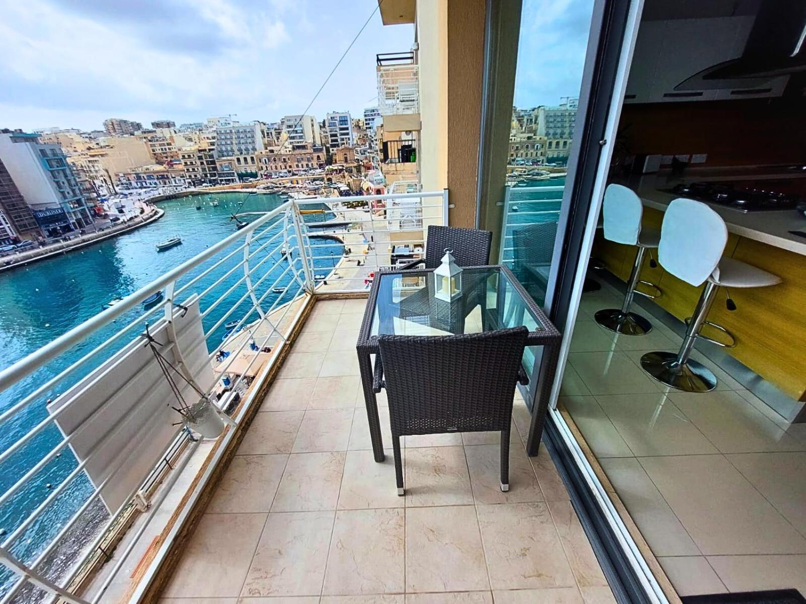 2 Bedroom Seafront Duplex Penthouse In The Heart Of Spinola Bay San Ġiljan Kültér fotó