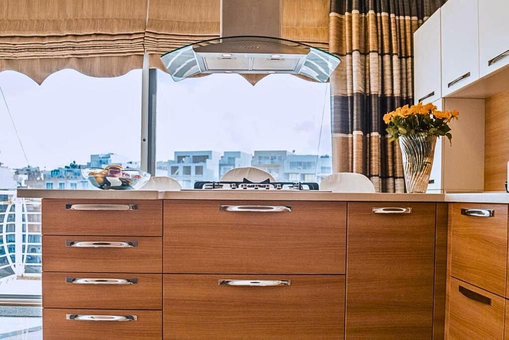 2 Bedroom Seafront Duplex Penthouse In The Heart Of Spinola Bay San Ġiljan Kültér fotó