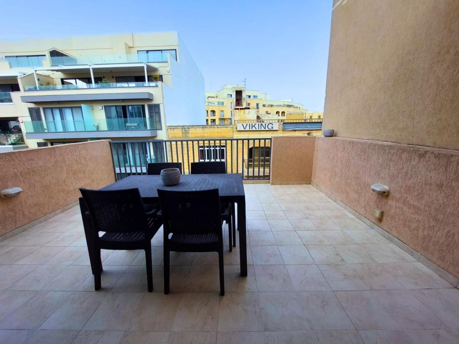 2 Bedroom Seafront Duplex Penthouse In The Heart Of Spinola Bay San Ġiljan Kültér fotó